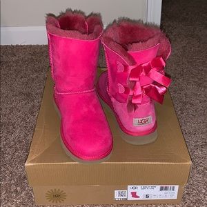 PINK BAILEY BOW UGGS